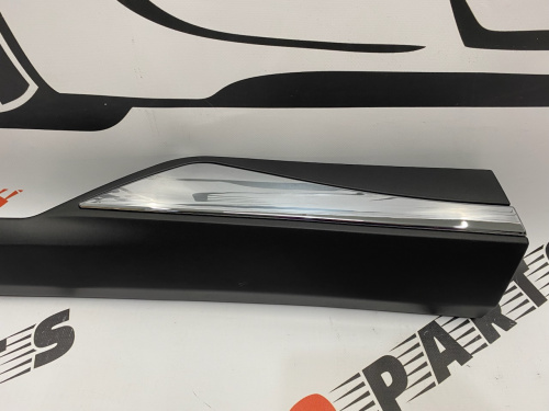 Накладка на заднюю правую дверь с хромом Nissan X-Trail(Rogue) 2021-2023 (82870-6RR0B), аналог