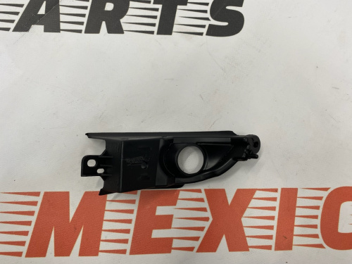 Рамка протитуманної фари права Mazda CX5 2017-2020, аналог