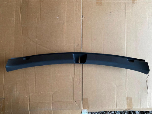 Накладка замка багажника Tesla Model Y 2020-2024 (149463100C), аналог