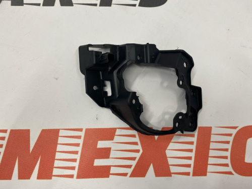 Кріплення протитуманної фари ліве Mazda 3 2016-2018 (B63B51694), аналог