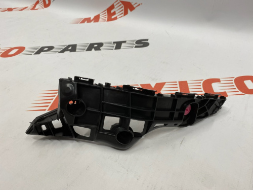 Кріплення переднього бампера ліве Toyota Highlander 2014-2019 (52146-0E060), аналог