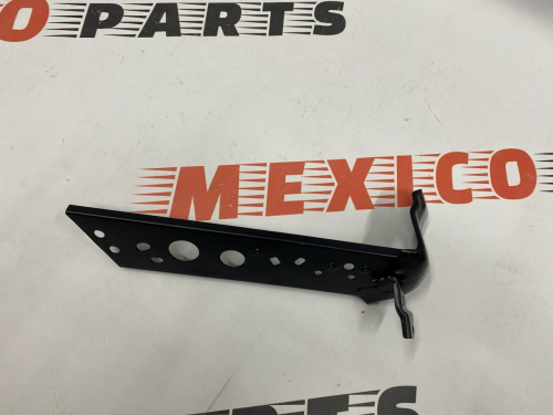 Кріплення переднього крила праве Mazda CX-5 2011-2016 (KDZ3521R0A), аналог