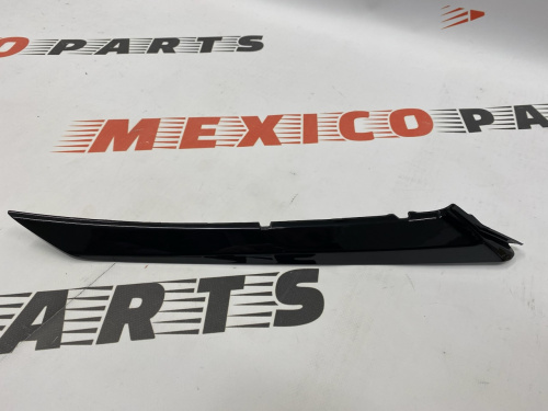 Накладка під фару права Toyota Camry 2021- (5271206200), аналог
