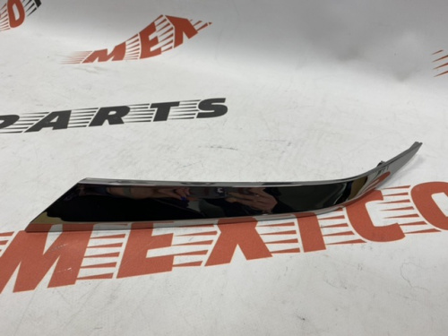 Накладка ліва під фару  Hyundai SantaFe 2019-2020 (86375-S1000), аналог